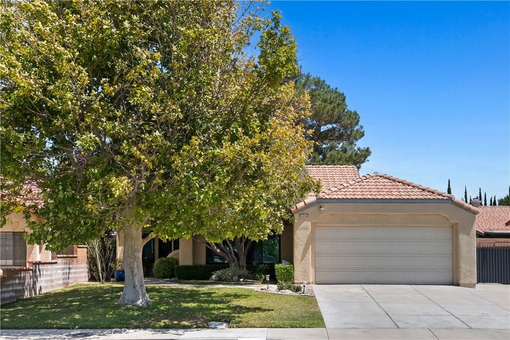 Property Photo:  44236 27th W  CA 93536 
