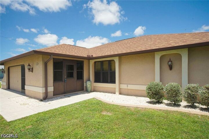Property Photo: 1301 SE 26th Terrace FL 33904