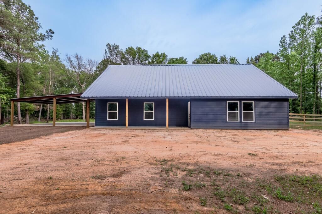 Property Photo:  304 Fm 225 North  TX 75943 