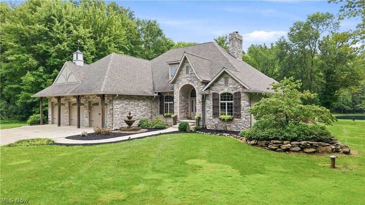 Property Photo:  5560 Oak Hill Drive  OH 44481 