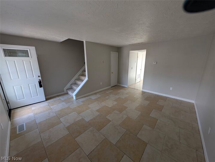 Property Photo:  2581 Shakespeare Lane  OH 44011 