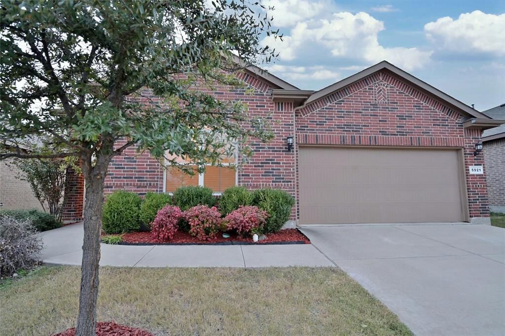 Property Photo:  5921 Comanche Peak Drive  TX 76179 
