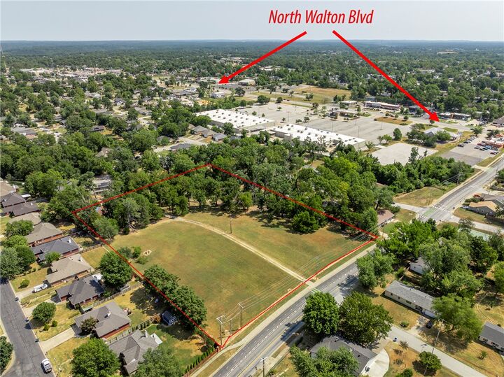 Property Photo:  1208 NW 3rd Street  AR 72712 