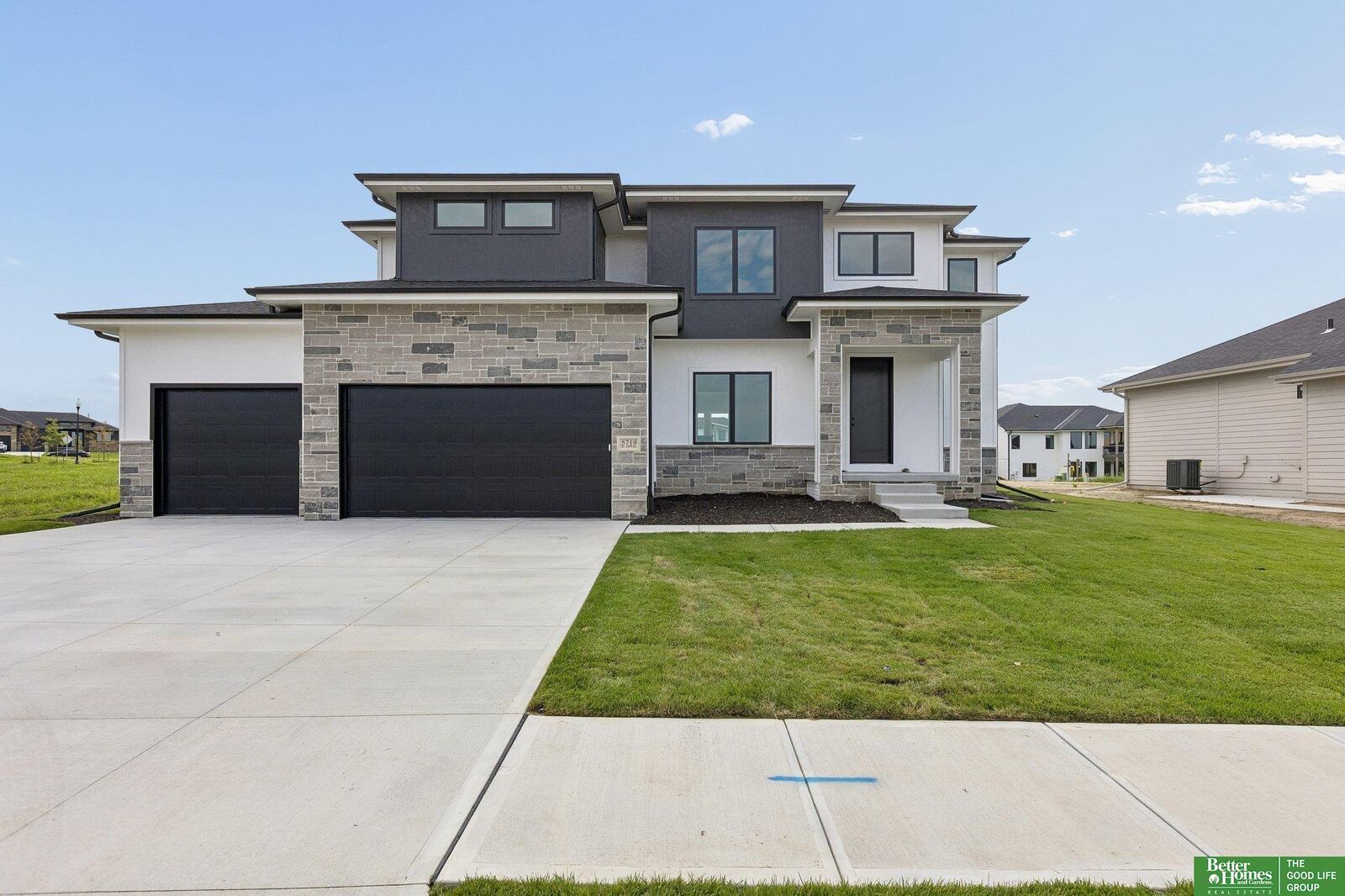 Property Photo:  5719 N 199th Street  NE 68022 