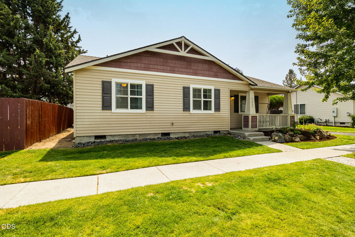 Property Photo: 61049 Larkspur Loop OR 97702