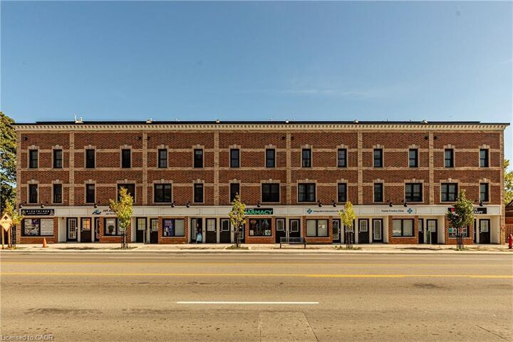 Property Photo: 760 Lakeshore Road E 201 ON L5E 1C7