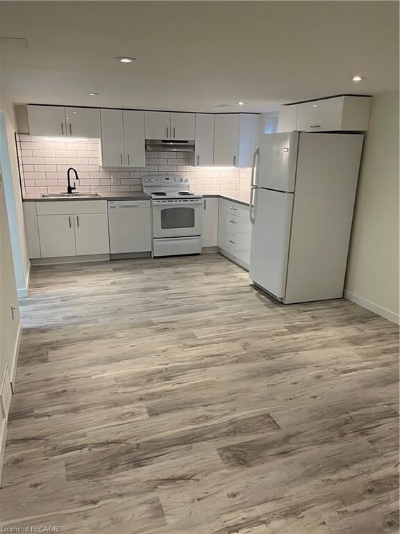 Property Photo:  206 Lorne Avenue B  ON N2M 3Y7 