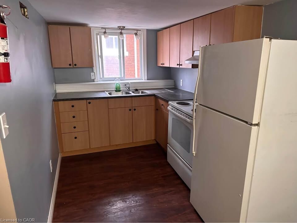 Property Photo:  78 Richmond Street Upper  ON N3T 3Y5 