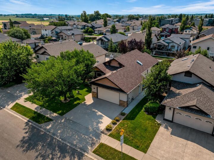 Property Photo:  236 Southgate Boulevard S  AB T1K 5C3 
