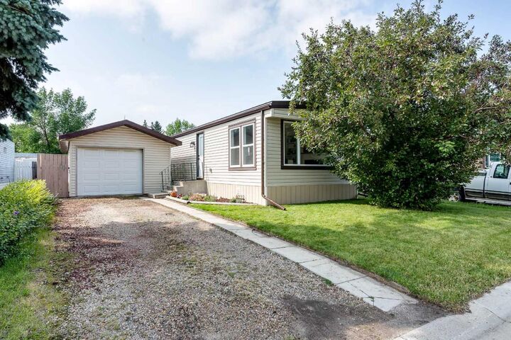 Property Photo:  232 Big Hill Circle SE  AB T4A 1R7 