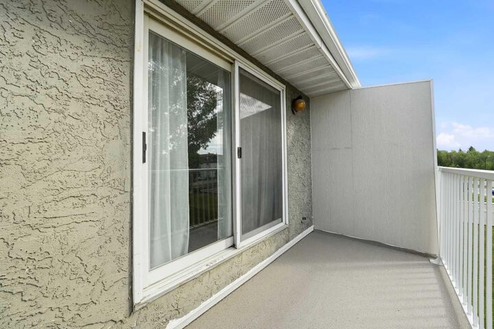 Property Photo: 19 Bennett Street 305 AB T4R 1V3