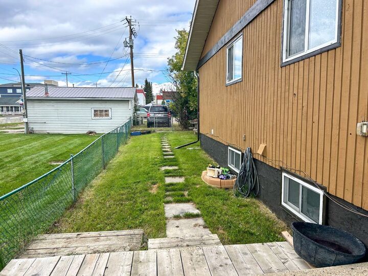 Property Photo:  4548 46 Avenue  AB T4T 1A2 