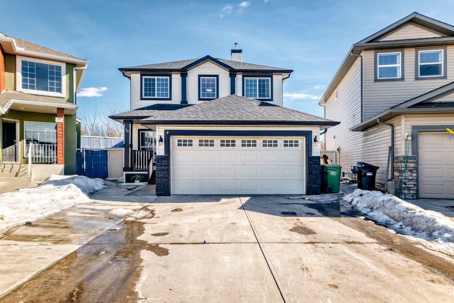 Property Photo:  16 Saddlecrest Park NE  AB T3J 5E7 