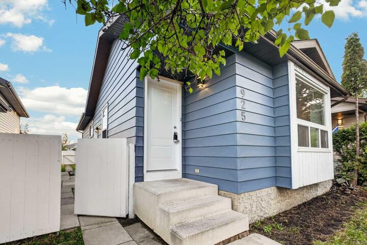 Property Photo: 925 Erin Woods Drive SE AB T2B 2X1