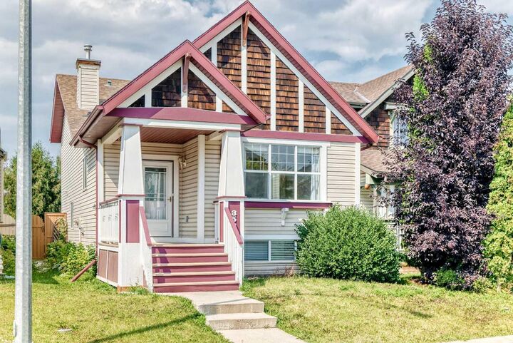 352 Copperfield Gardens SE — photo 1