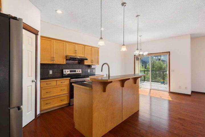 Property Photo: 57 Everoak Circle SW AB T2Y 0A1