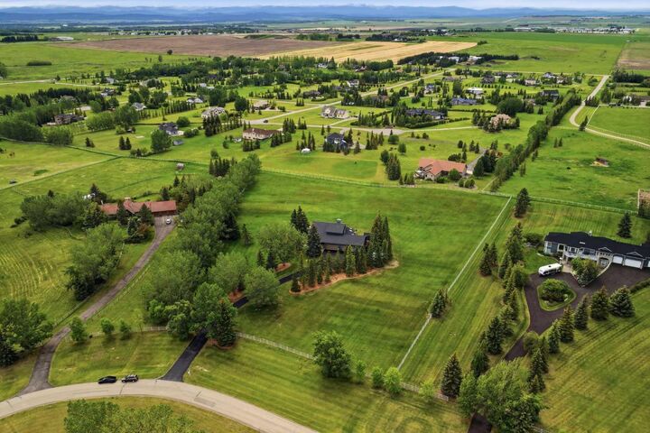 Property Photo: 39 Calling Horse Estates AB T3Z 1H4