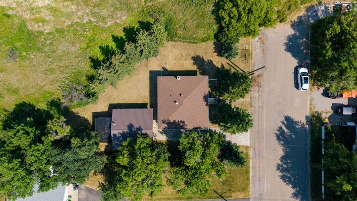 Property Photo: 1142 Coleman Avenue AB T0K 1W0
