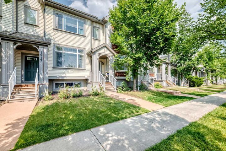 Property Photo:  1915 Copperfield Boulevard SE  AB T2Z 0Y8 