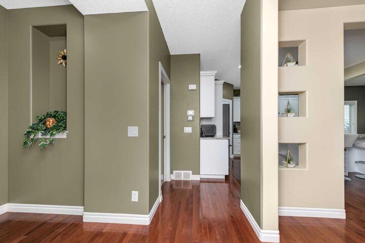 Property Photo:  135 Kincora Drive NW  AB T3R 1L5 