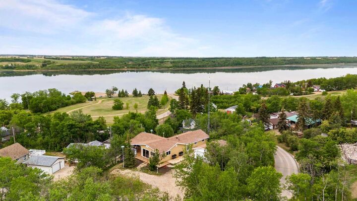 Property Photo: 325 Minnewaukan Road AB T4V 2M9