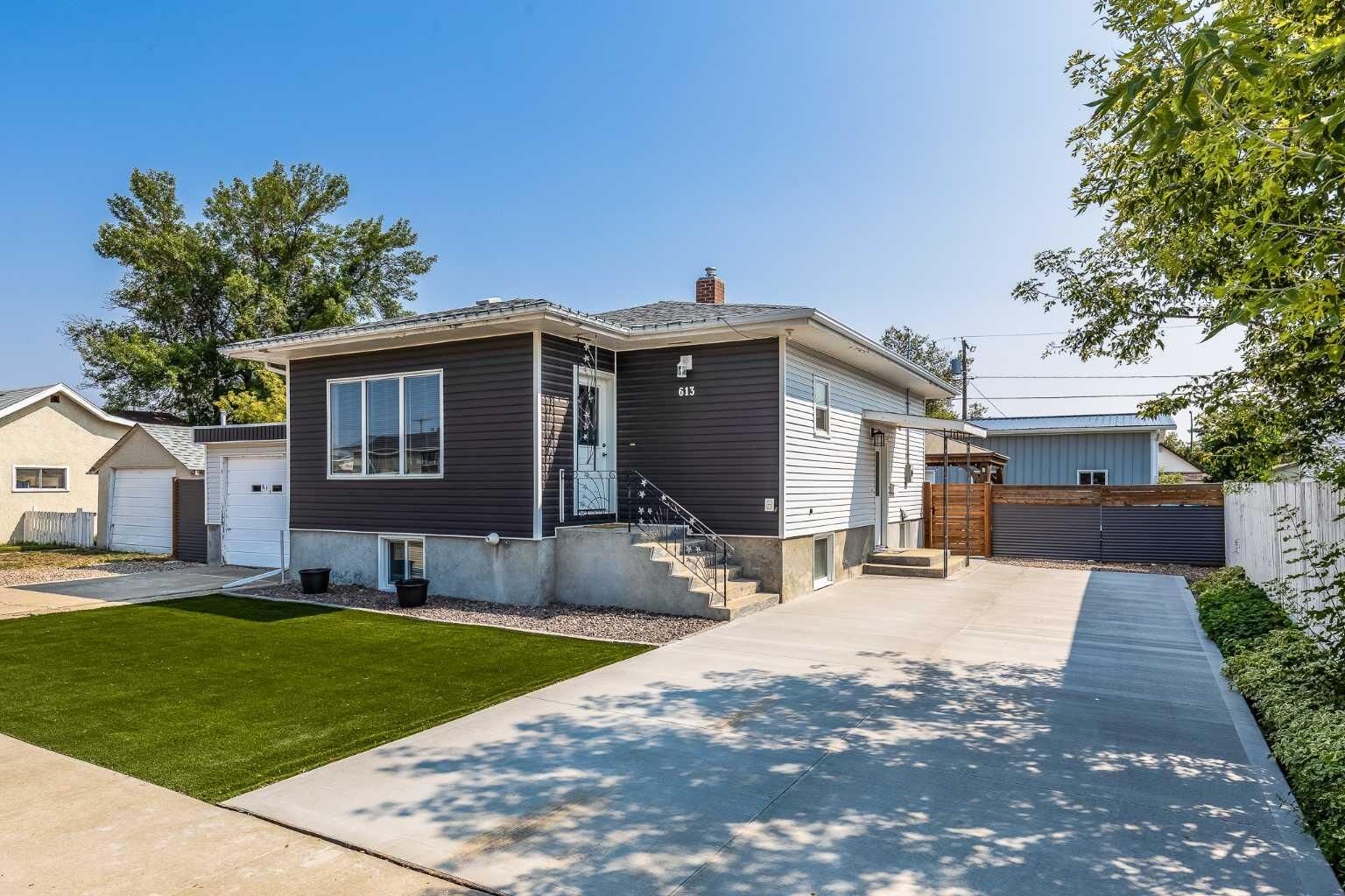 Photo de la propriété:  613 1 Street SE  AB T0J 2P0 