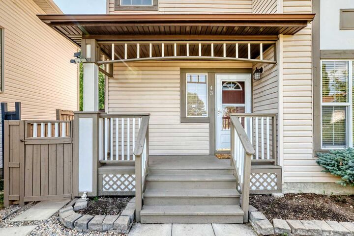 Property Photo: 43 Somerside Common SW AB T2Y 3M9