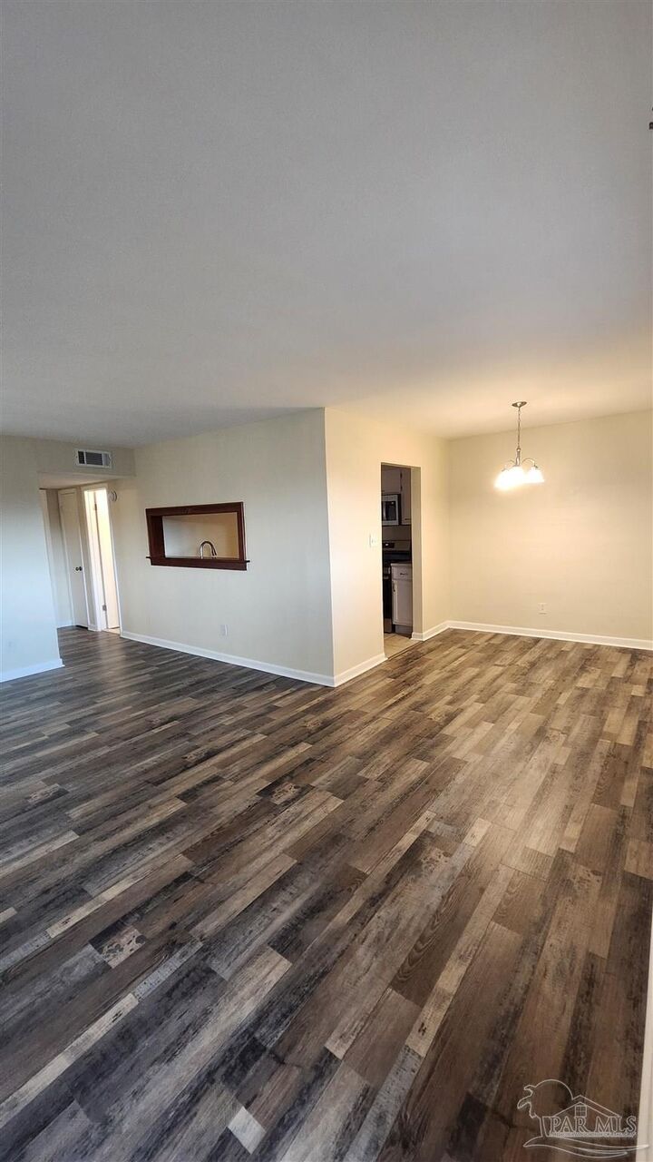 Property Photo:  600 Scenic Hwy 321  FL 32503 