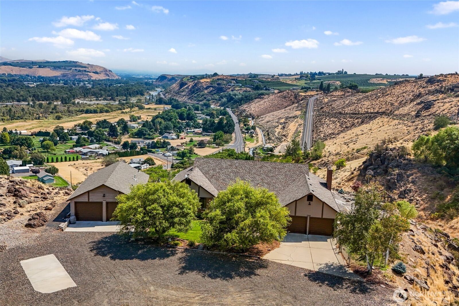 Property Photo: 290 Trails End Lane WA 98903
