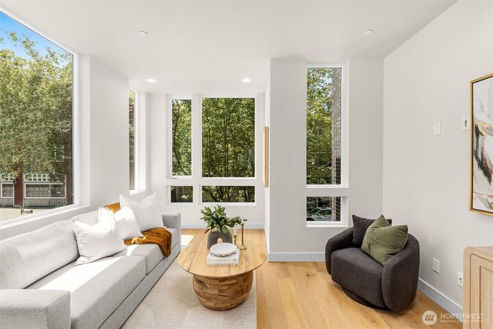 Property Photo: 3404 E Spring Street WA 98122