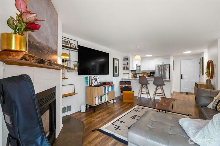Property Photo: 411 N 90th Street 207 WA 98103