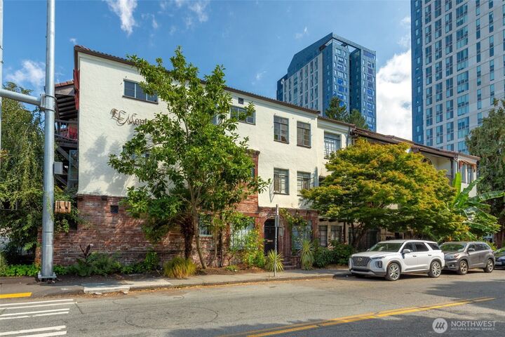 Property Photo: 4204 11th Avenue NE 17 WA 98105