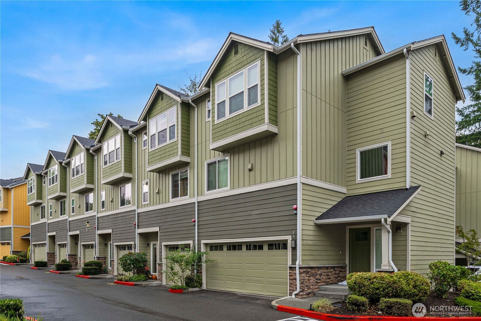 Property Photo: 23000 NE 8th Street E5 WA 98074