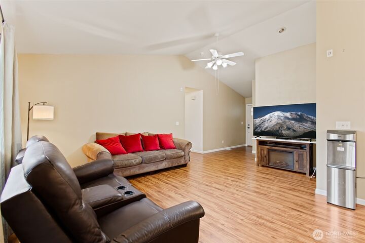 Property Photo:  502 W Illinois Avenue  WA 98926 