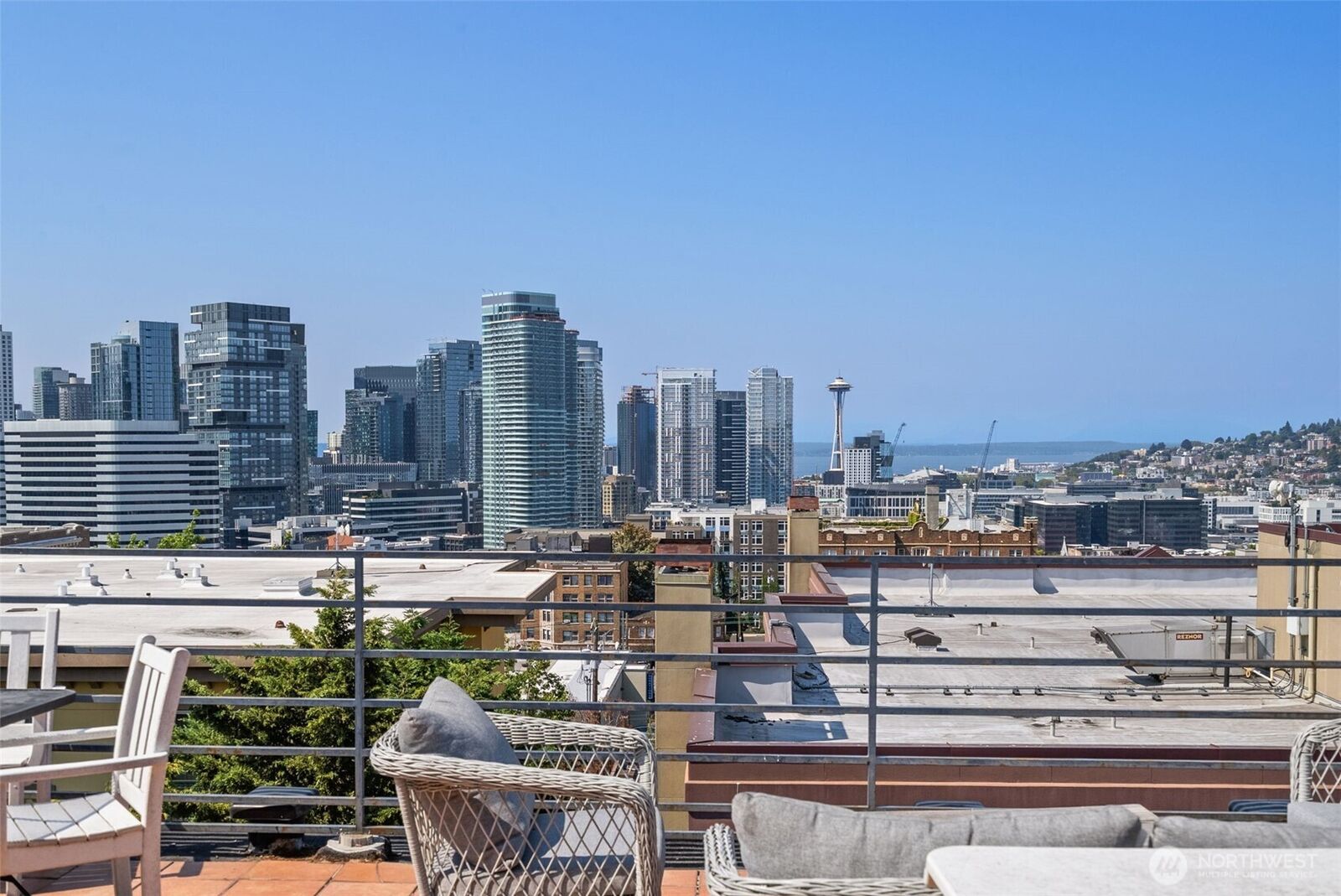 Property Photo: 712 E Denny Way 501 WA 98122