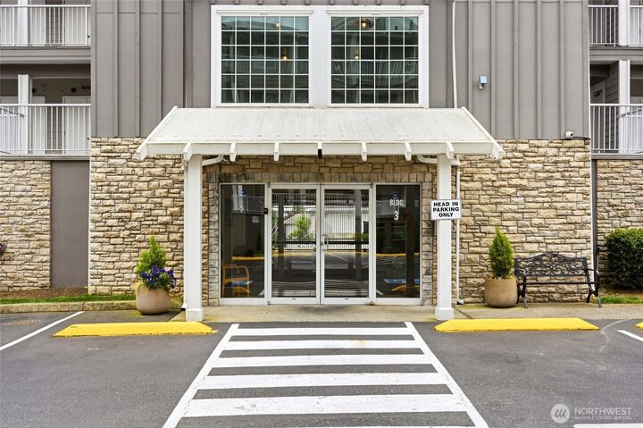 Property Photo:  1318  37th Street 3-534  WA 98201 