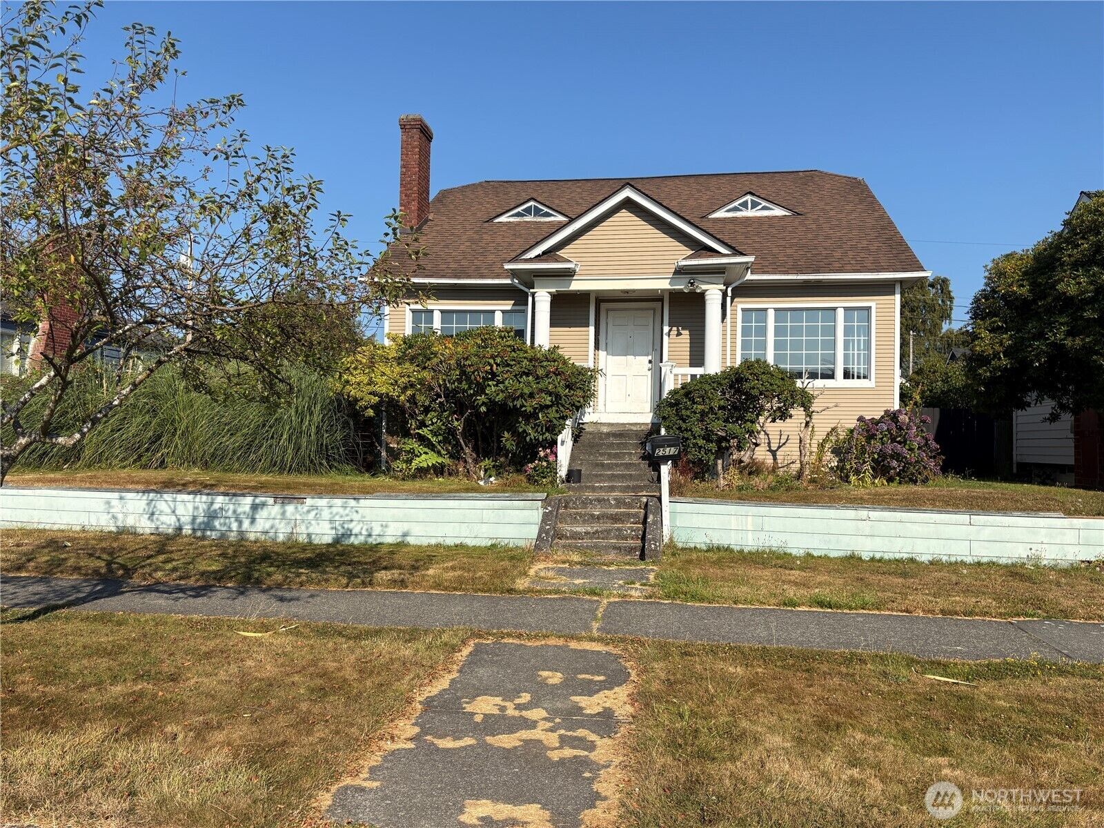 Property Photo: 2571 Rainier Avenue WA 98201