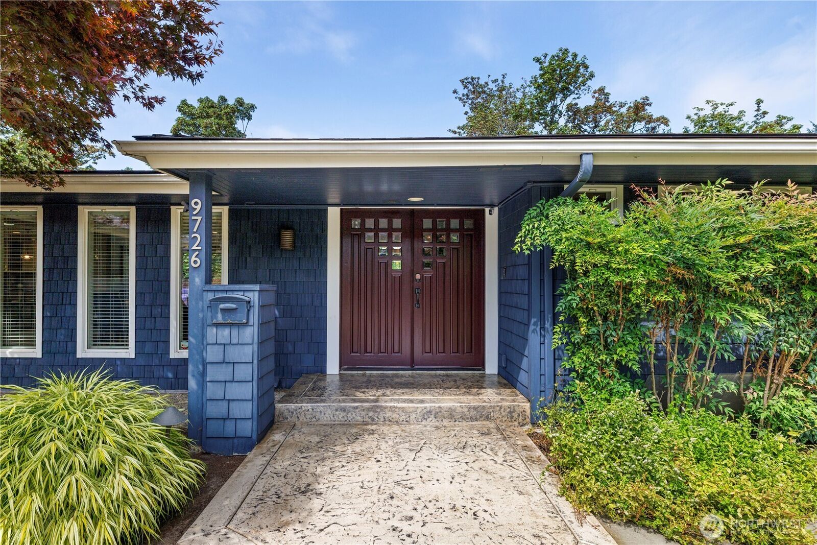Property Photo: 9726 SE 40th Street WA 98040