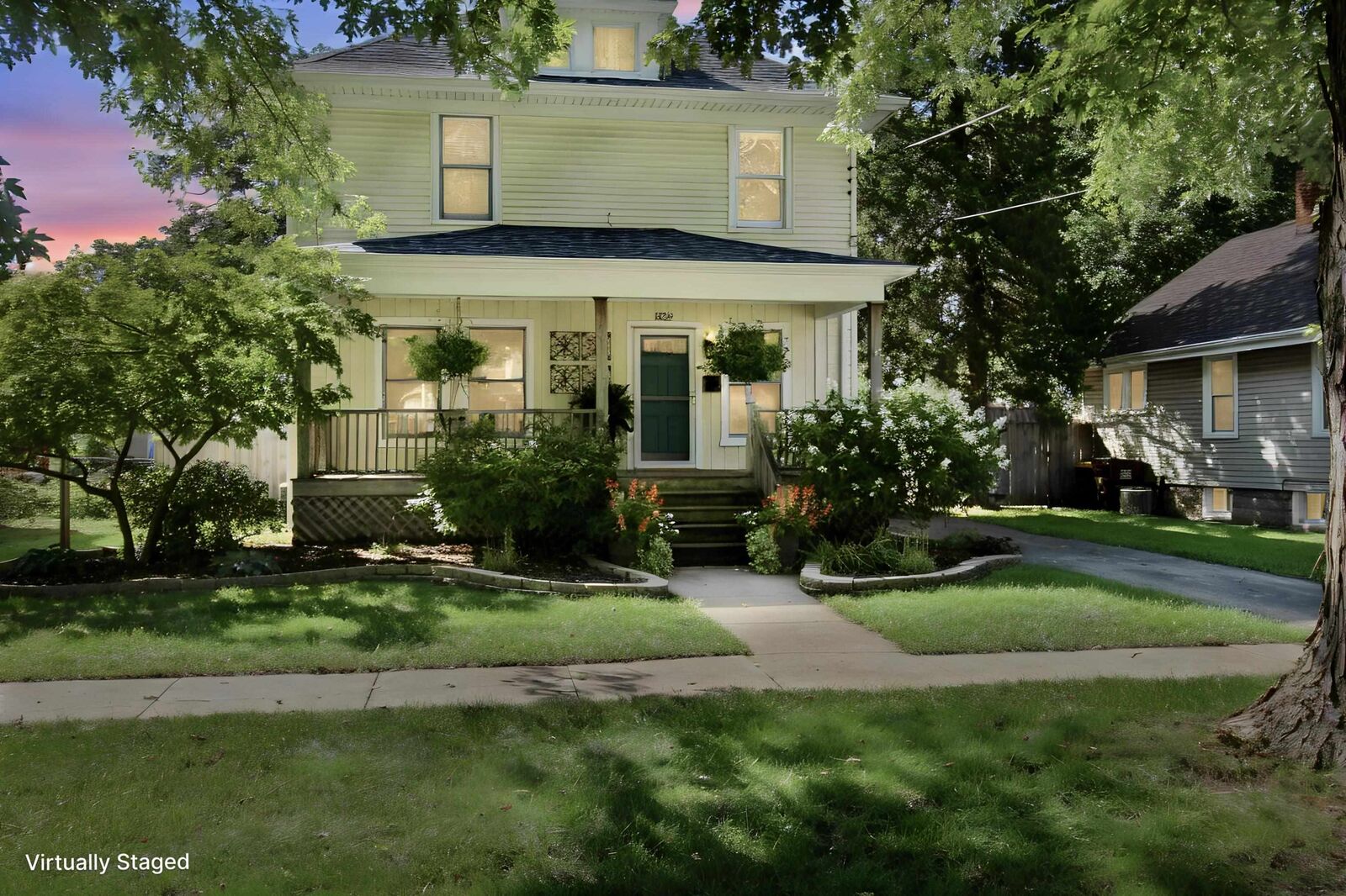 Property Photo:  826 Roscoe Avenue  IL 61080 