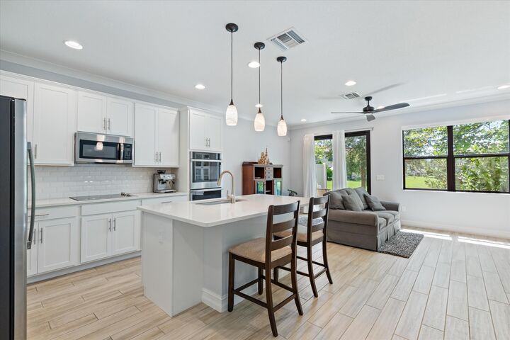 Property Photo:  10076 Brickhill Drive  FL 33428 