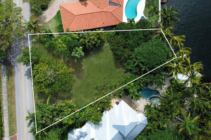 Property Photo: 2405 Middle River Drive FL 33305