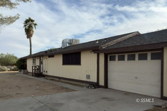 Property Photo:  135 S Gateway Blvd  CA 93555 