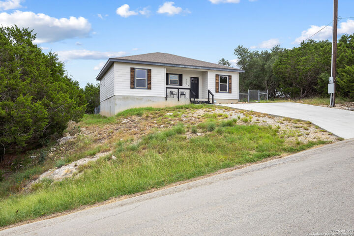 Property Photo:  924 Scenic Hills Dr  TX 78133 