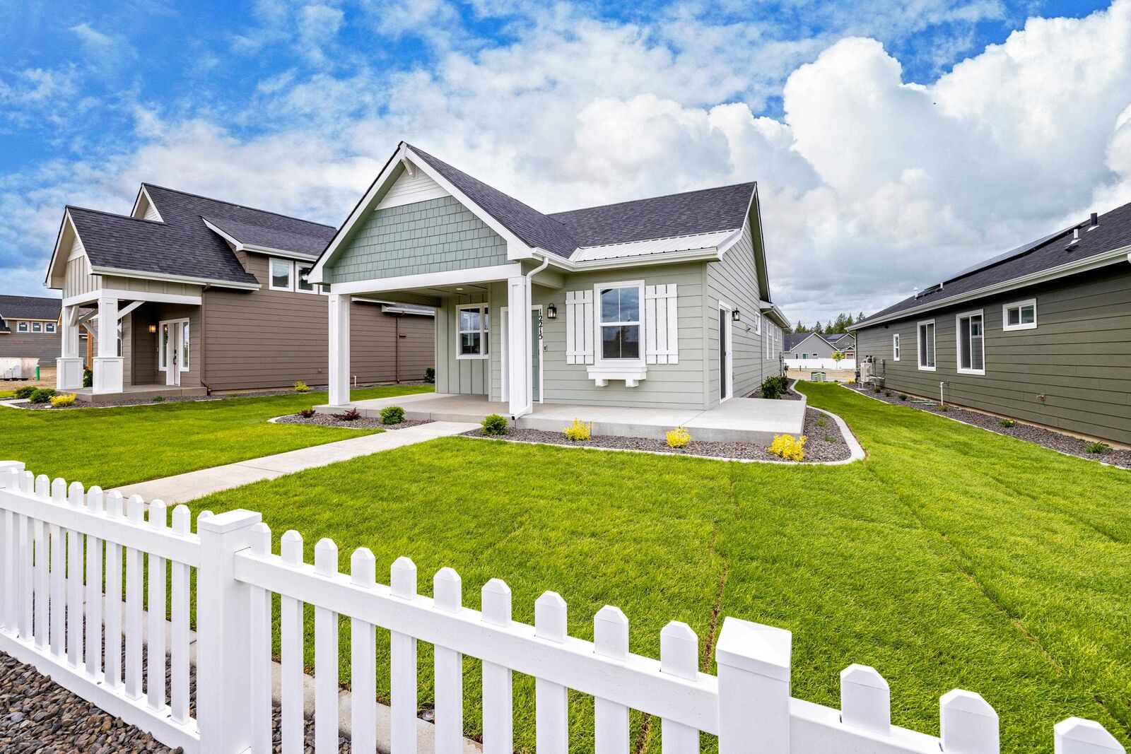 Property Photo: 12215 N Dupont Dr WA 99218
