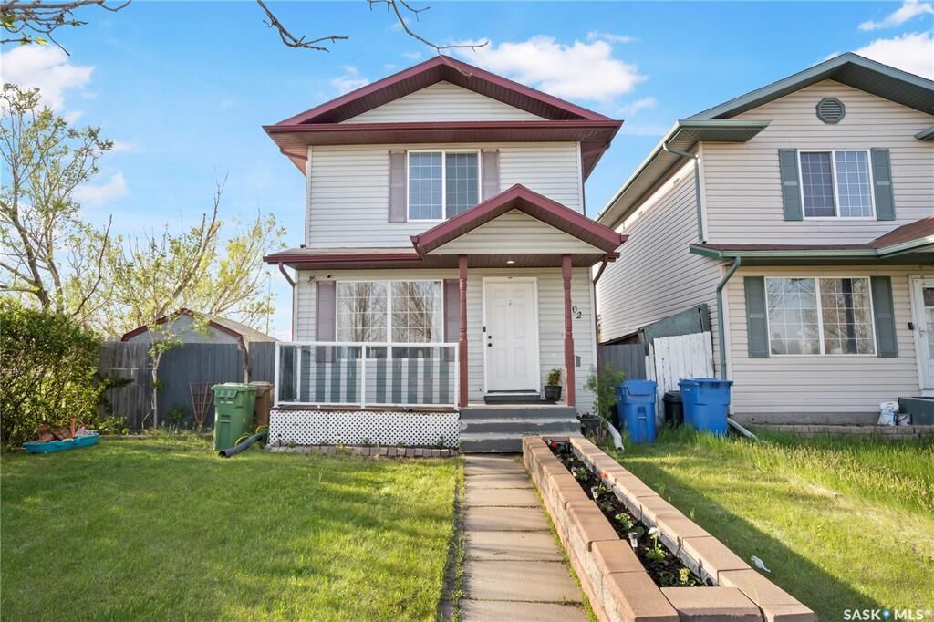 Property Photo: 1402 10th Avenue E SK S4N 7P6