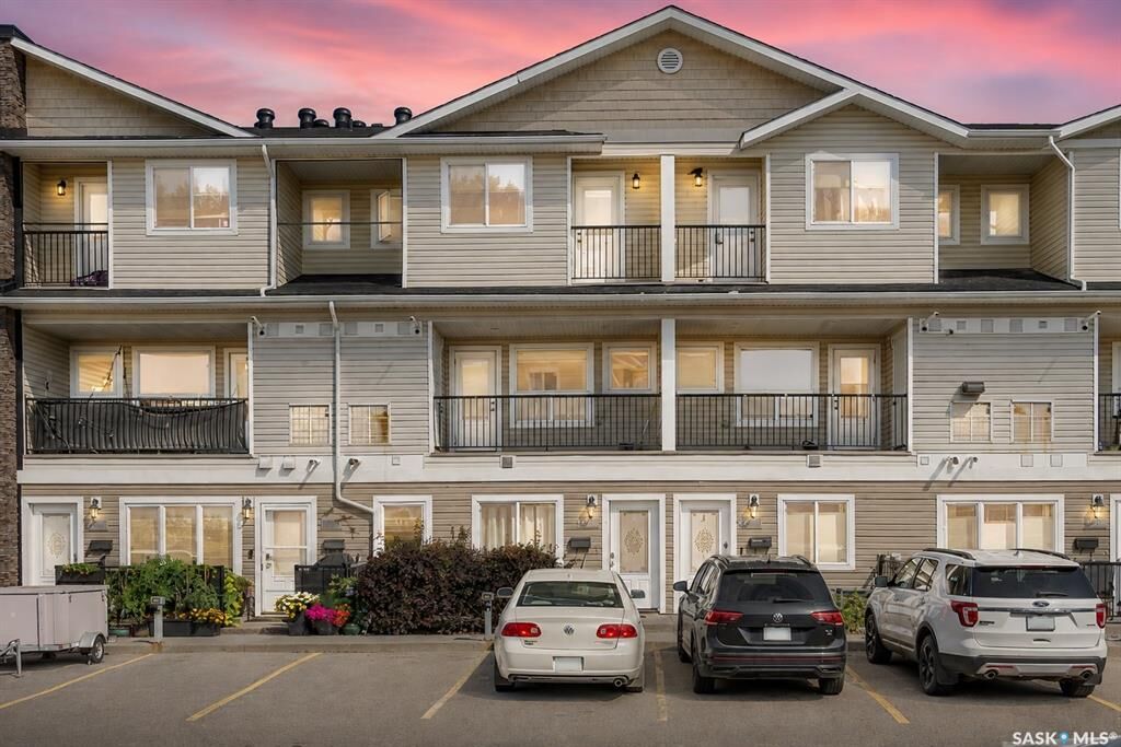 Property Photo:  1210 Empress Street 113  SK S4T 1G7 