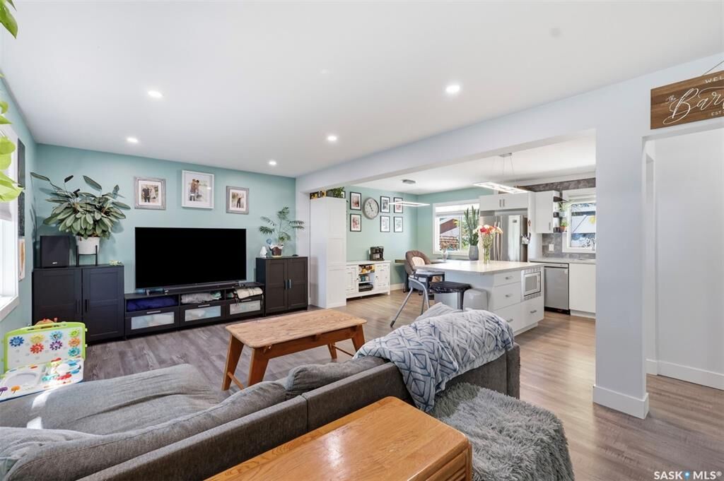Property Photo:  2508 Preston Avenue S  SK S7J 2G4 