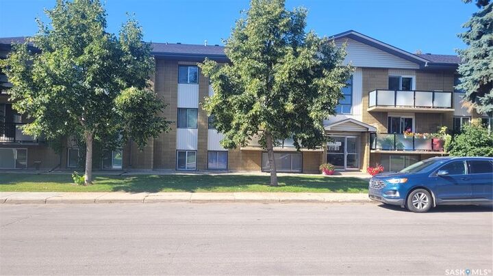 Property Photo:  111 St Lawrence Crescent 4  SK S7K 1H3 