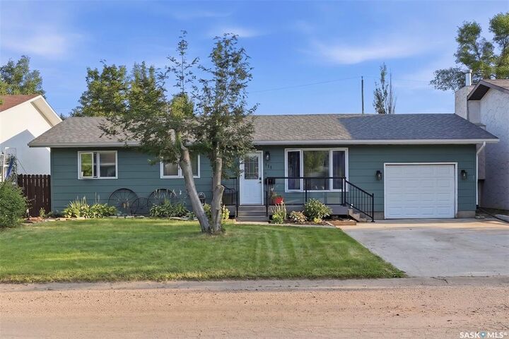 Property Photo:  311 Loeppky Avenue  SK S0K 1E0 
