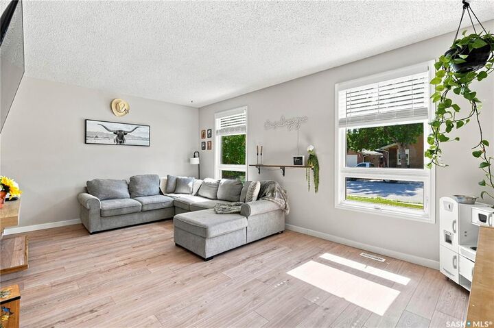 Property Photo:  94 Dale Crescent  SK S4N 5J7 